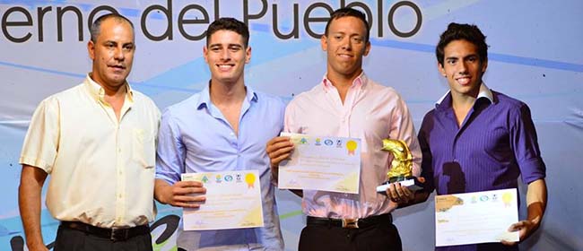 Aluno argentino da FUNIBER ganha o prêmio de melhor nadador do ano 2016