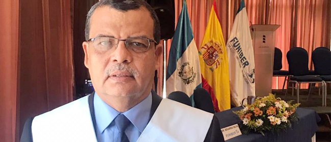 Opinião do Élder Romeo León, estudante da Guatemala, patrocinado pela FUNIBER